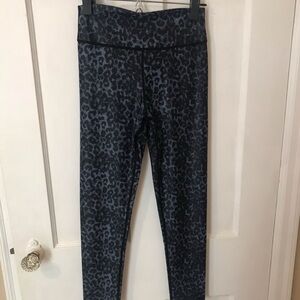 Zyia Stone Leopard Scrunchy Light N Luxe Leggings